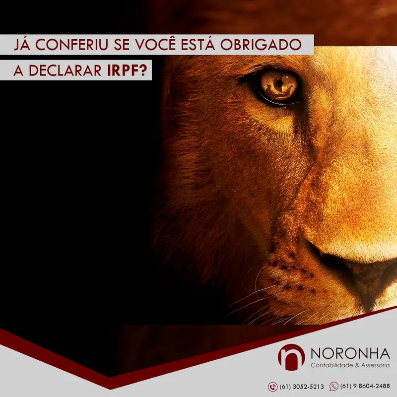 Calendário marcado sobre a mesa ao lado de um notebook, lembrando o prazo de entrega do IRPF